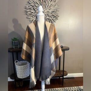 NWT Tahari Poncho
